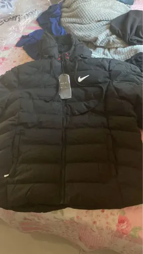 Bobojaco da nike, forrado por dentro, com fone de ouvido e capuz removível