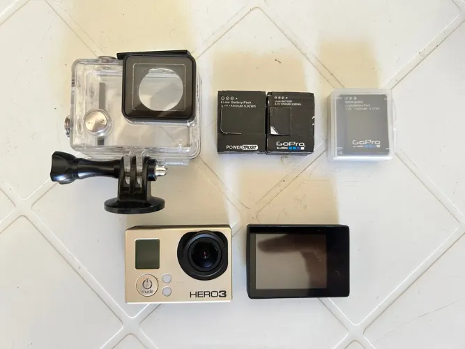 GoPro Hero 3 Black + Tela de Expansão + Acessórios 