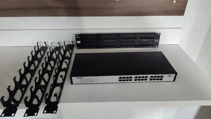 Kit Switch 24 portas + Patch panel 48 portas + Guia cabos