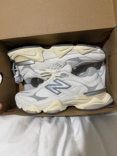 New balance 9060 tamanho 42