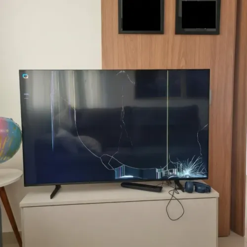 TV SAMSUNG 58" - Tela quebrada