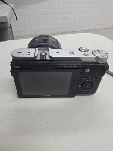 Camera Samsung NX3000 com duas baterias