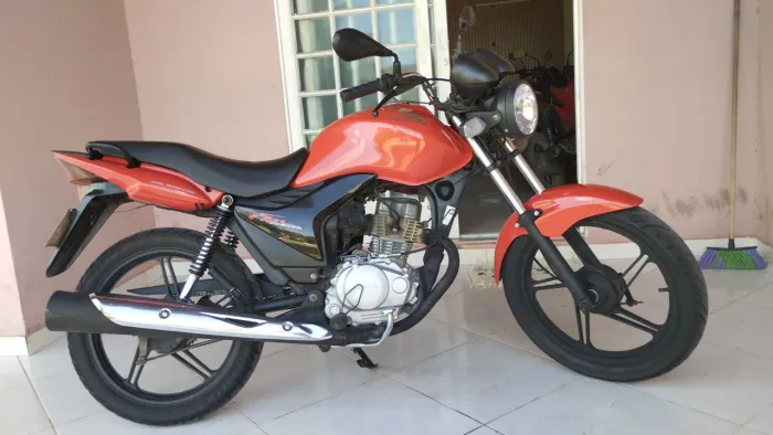 Fan 150 2010 sem detalhes.