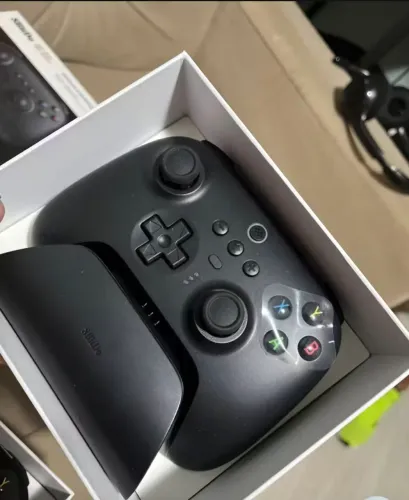 Controle Videogame 8 Bit Do Ultimate Wireles C/ dock de Carregamento P/ Android, PC, Steam