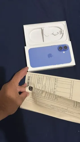 Vendo celular iPhone 16 256gigas semi novo 