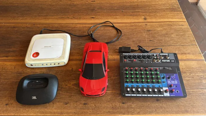 Mesa de som, DVD, carrinho som e caixinha 