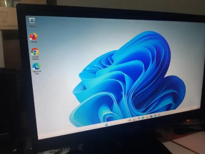 Monitor LED LG 20 pol. 1600x900 em perfeito estado