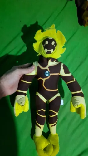 Pelúcia Ben 10 original semi-novo antigo