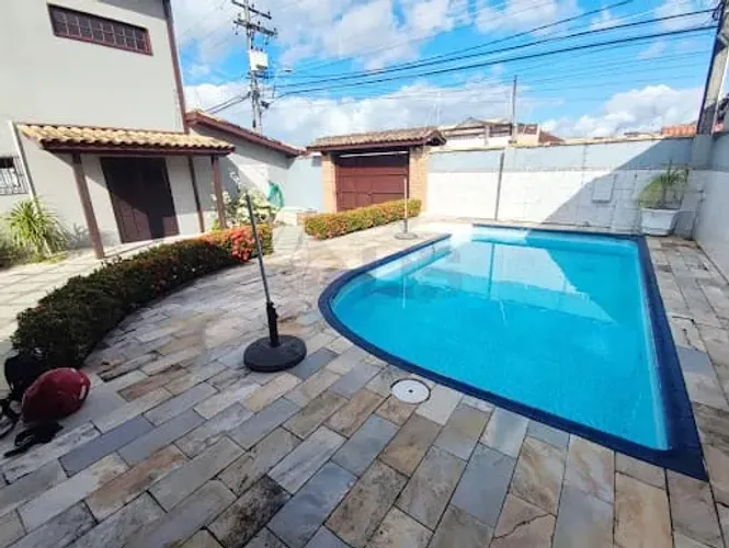Casa para Locação 4 Quartos, 3 Suites, 5 Vagas, 200M², Centro, Caraguatatuba - SP