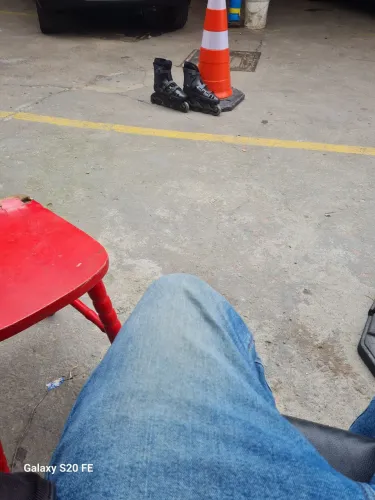 Patins semi novo