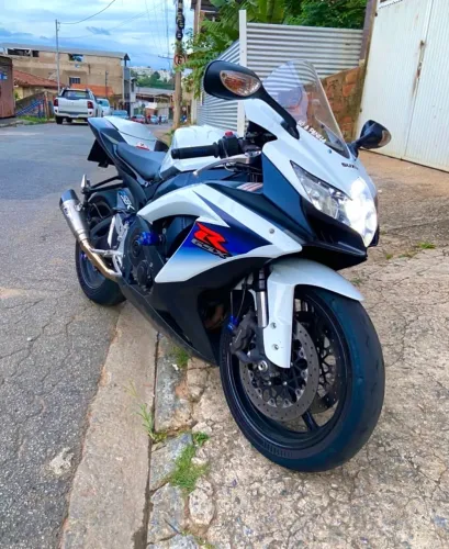 GSX-R 750 SRAD Branca Suzuki