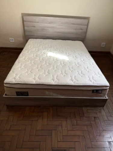 Vendo Cama com Colchão Queen modelo Turca