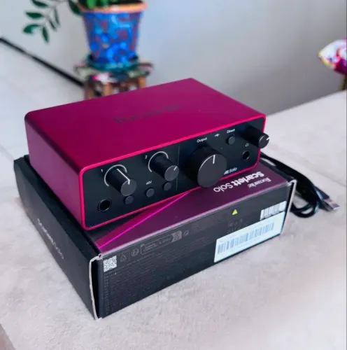 Interface De Áudio Focusrite Scarlett Solo 4th Gen