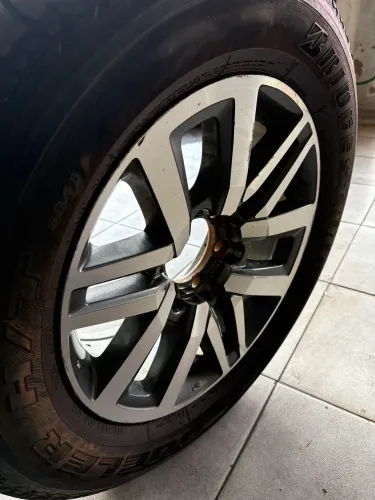 Roda hilux aro 18 com pneu