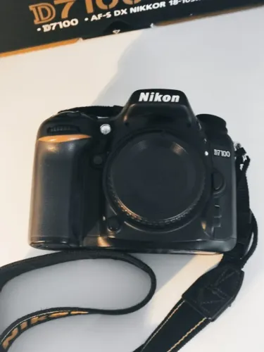 VENDO CÂMERA NIKON - D7100