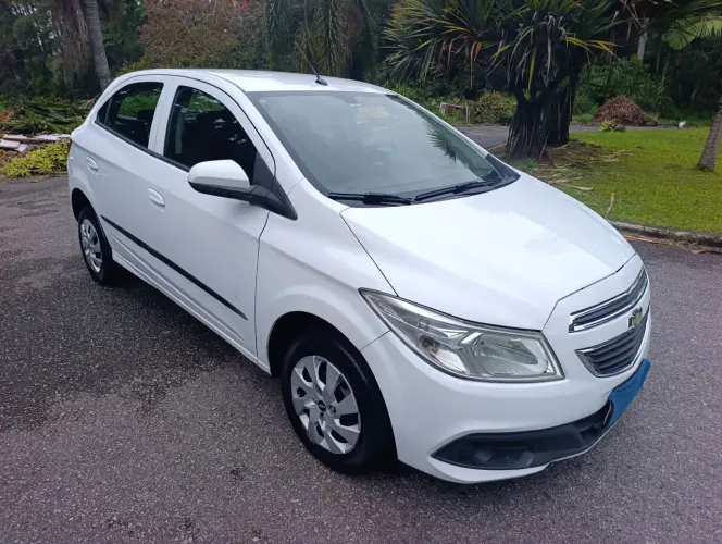 Chevrolet Onix Hatch LT 1.0 8V Flex Power Mec. 4P 2014