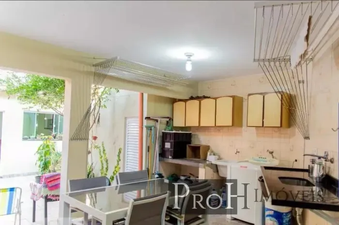 Sobrado 256m² 4 dormitórios sendo 2 suítes R$ 850.000,00