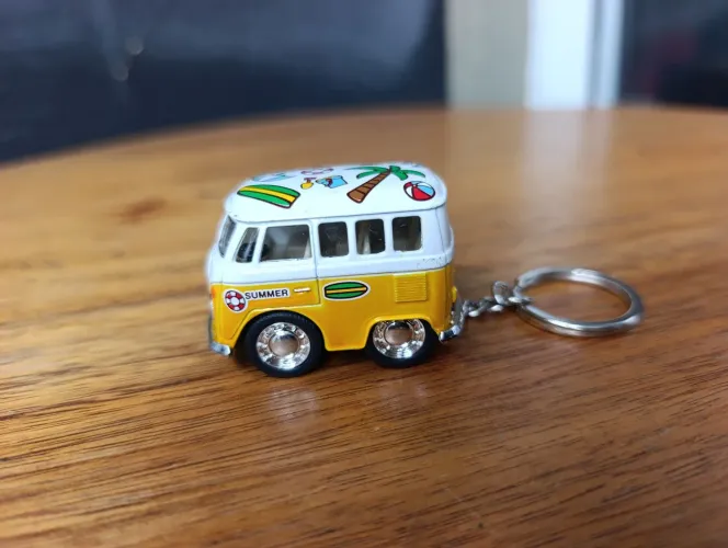 CHAVEIRO KOMBI PERUA VW RARIDADE EM METAL E A FRICÇÃO. KINSNFUN 2002.