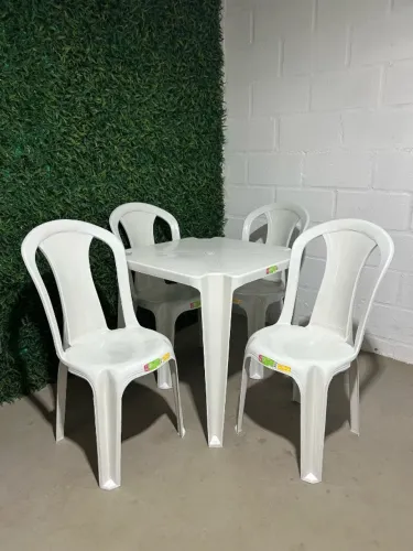 Cadeira Plástico C/ Mesa 70x70 - Jogo Completo