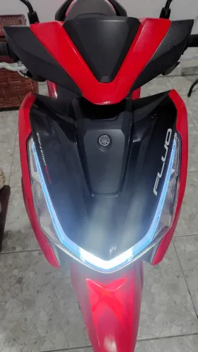 Moto Yamaha fluo com 120km, zero
