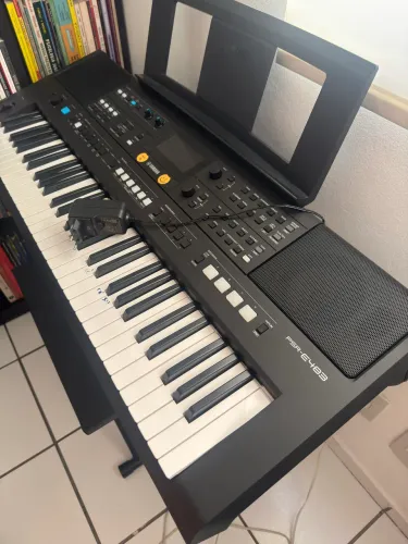 Teclado Yamaha Psr-e483 Kit 61 teclas preto