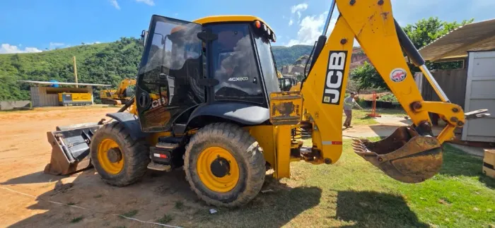 Retroescavadeira JCB 4CXeco