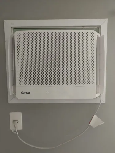 Ar-Condicionado Consul Janela 7.500 BTUs - Eletrônico - 110V - Como Novo