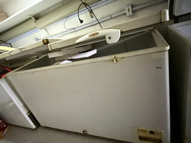 Freezer horizontal grande Fricon usado