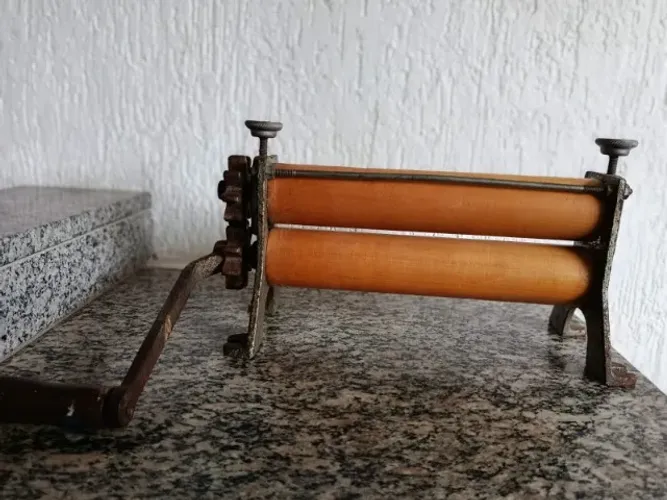 Moedor de Massas e Macarrão Antigo Relíquia Conservada