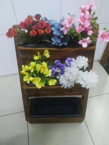 Floreira de madeira + cachepots (3)