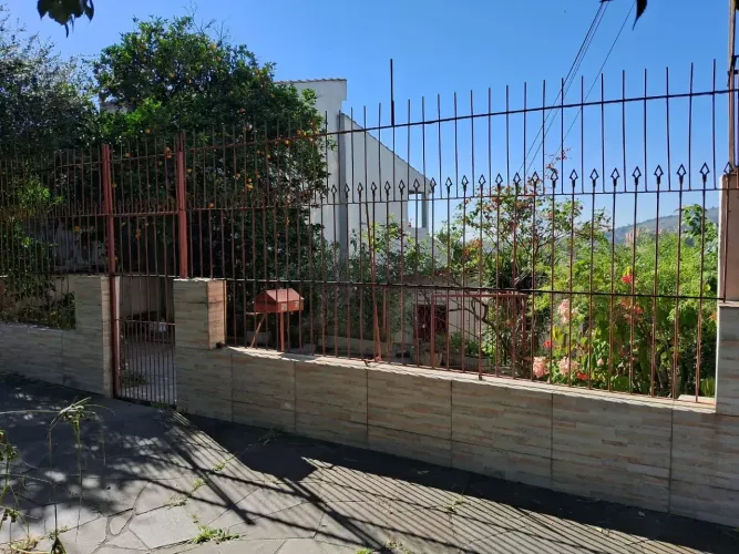 Terreno maravilhoso para futura construção. Sol e vista.