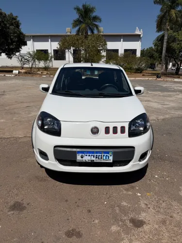 Fiat Uno Sporting 1.4 EVO Fire Flex 8V 4P 2013