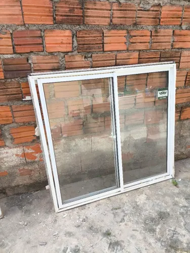 Vendo janela de vidro 120x110cm