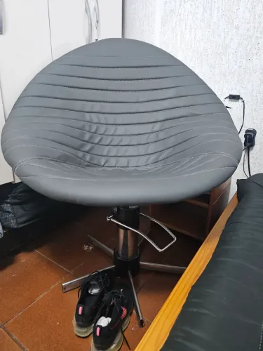 Cadeira Oval com Pés de barbearia Vintage 