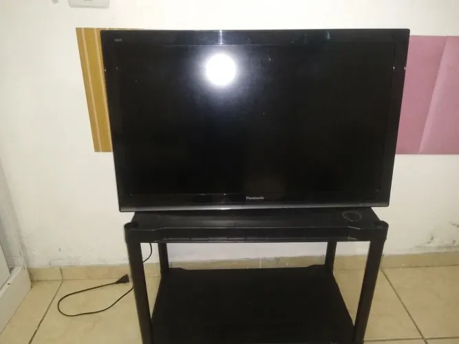 TV Panasonic Viera em Perfeito Estado + Controle Original com Pilha e Antena