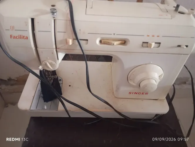 Vendo máquina de costura Singer