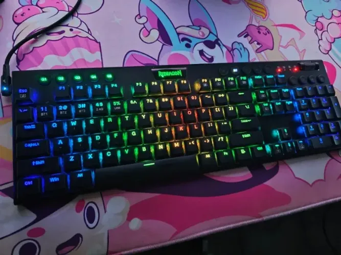 Teclado Mecânico Redragon Horus K618 RGB (Sem Fio) - Acompanha switches extras Red/Brown