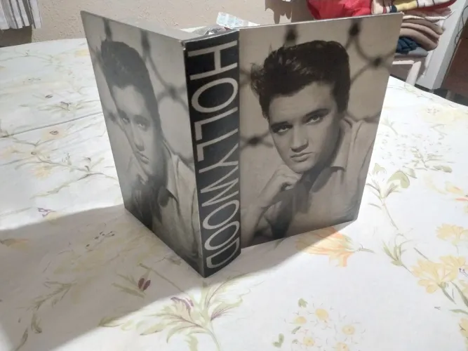 Vendo essa linda caixa para guardar fotos ou itens, especiais original do Elvis
