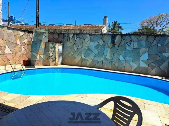 Casa à Venda, com 5 suítes e a 50m da praia de Maitinga, Bertioga