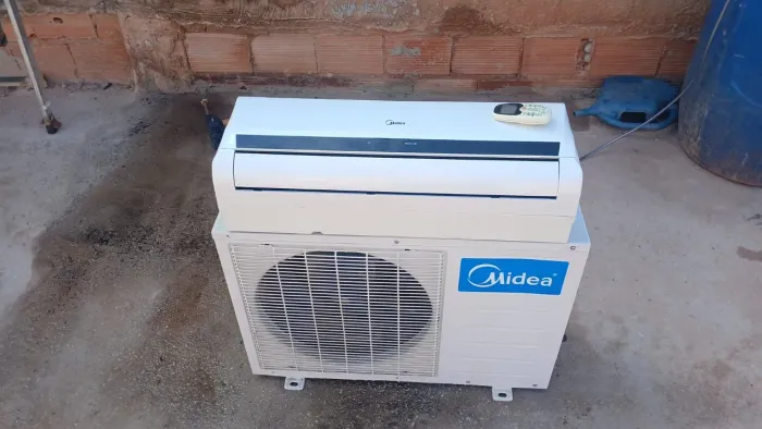 Ar mideia(nao inverter) 9000k gelando perfeitamente completo.