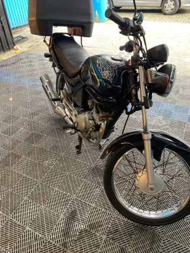 Ybr 125 ótima para o dia dia pensando em economia 