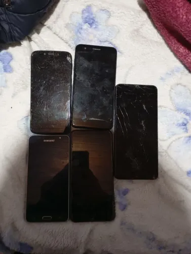 Celulares estragados para retirada de peças 