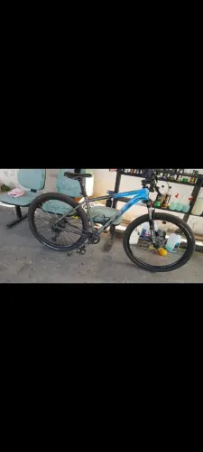 Vende essa bicicleta aro 29 toda na absolute