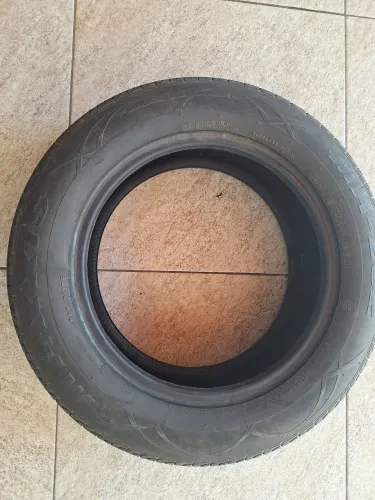 Vendo 1 Pneu maxxis 185/65/R15 em ótima condiçao. Valor $150.00