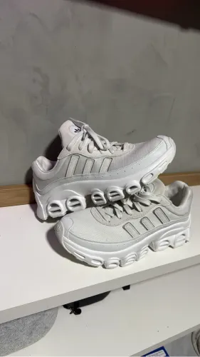 Tênis adidas importado direto da Espanha