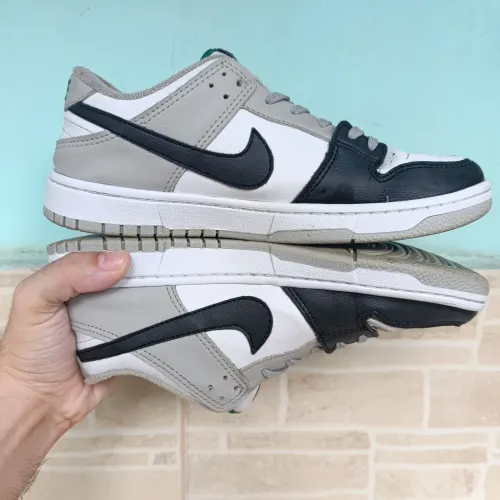 Tênis Nike Dunk Low SB em Ótimo Estado Detalhes em Verde 38