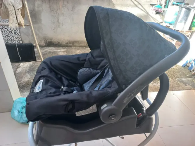 Bebê conforto + banheira com suporte