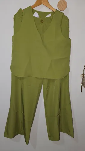 Conjunto calça e blusa social novo, com etiqueta, na cor verde