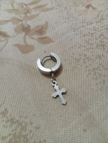 Brinco Argola Articulada com Pingente Cruz - Aço Inoxidável (Unissex)