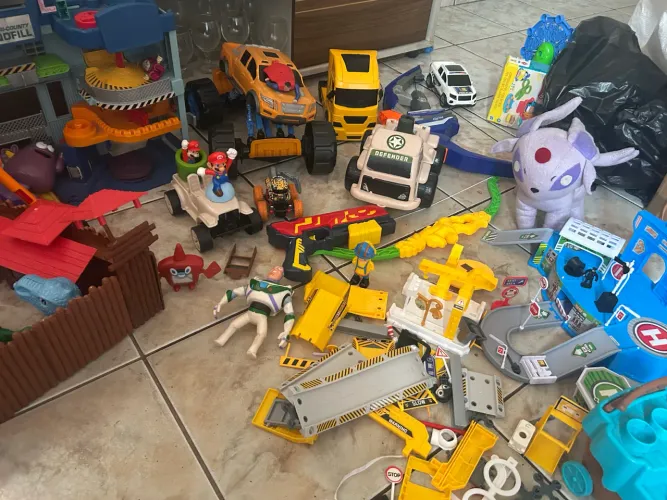 Lote de brinquedo de menino